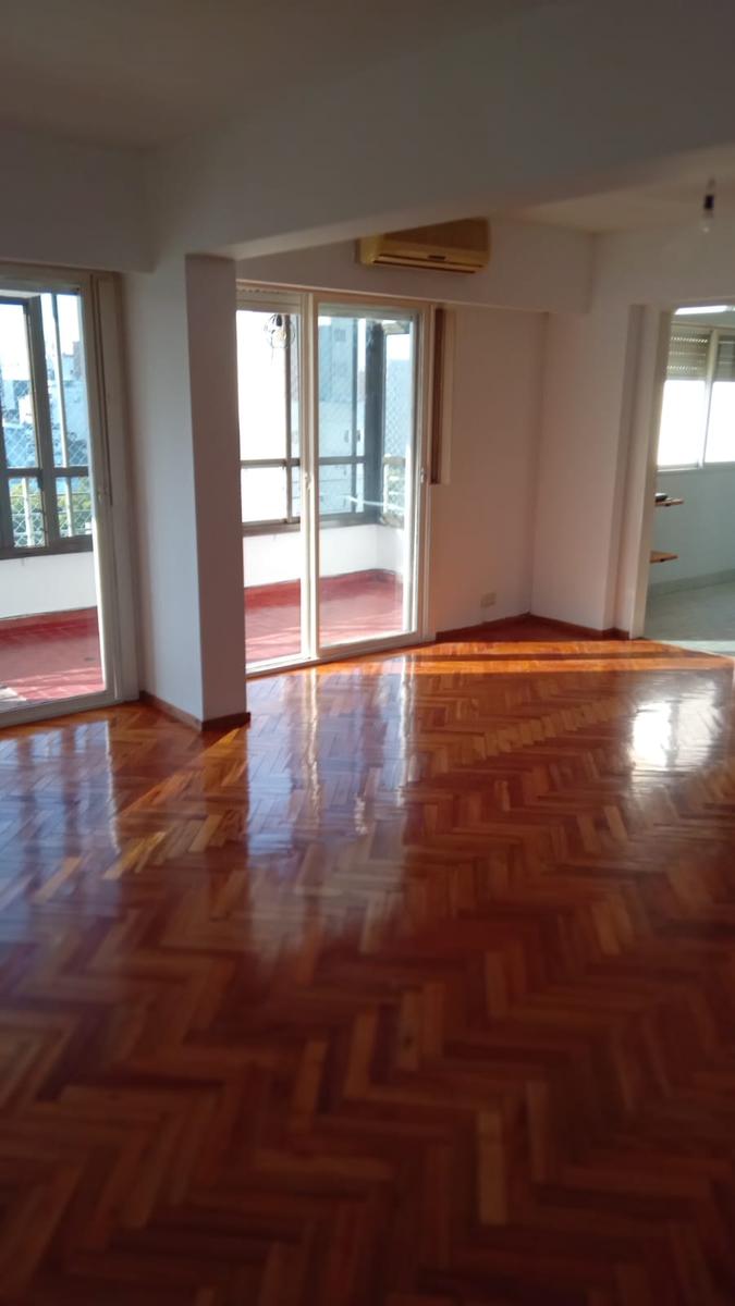 Av. Pellegrini 1282 Piso 7